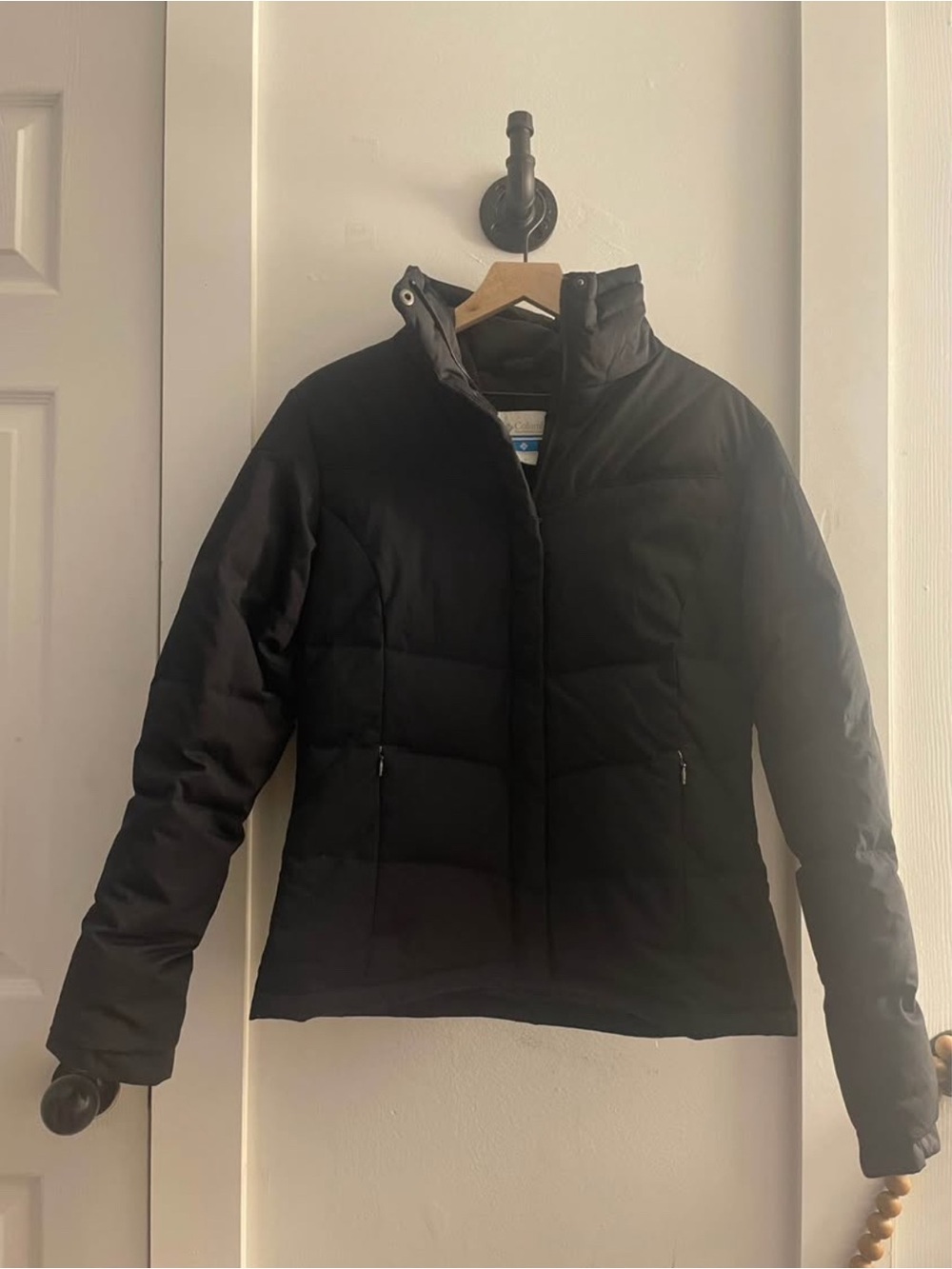 WOMENS SIZE M COLUMBIA PUFFER JACKET